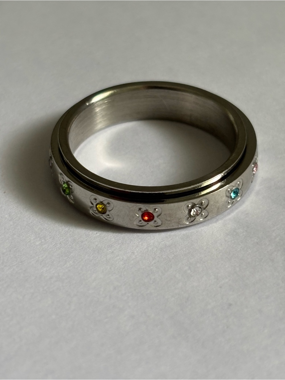 Colored gem fidget ring